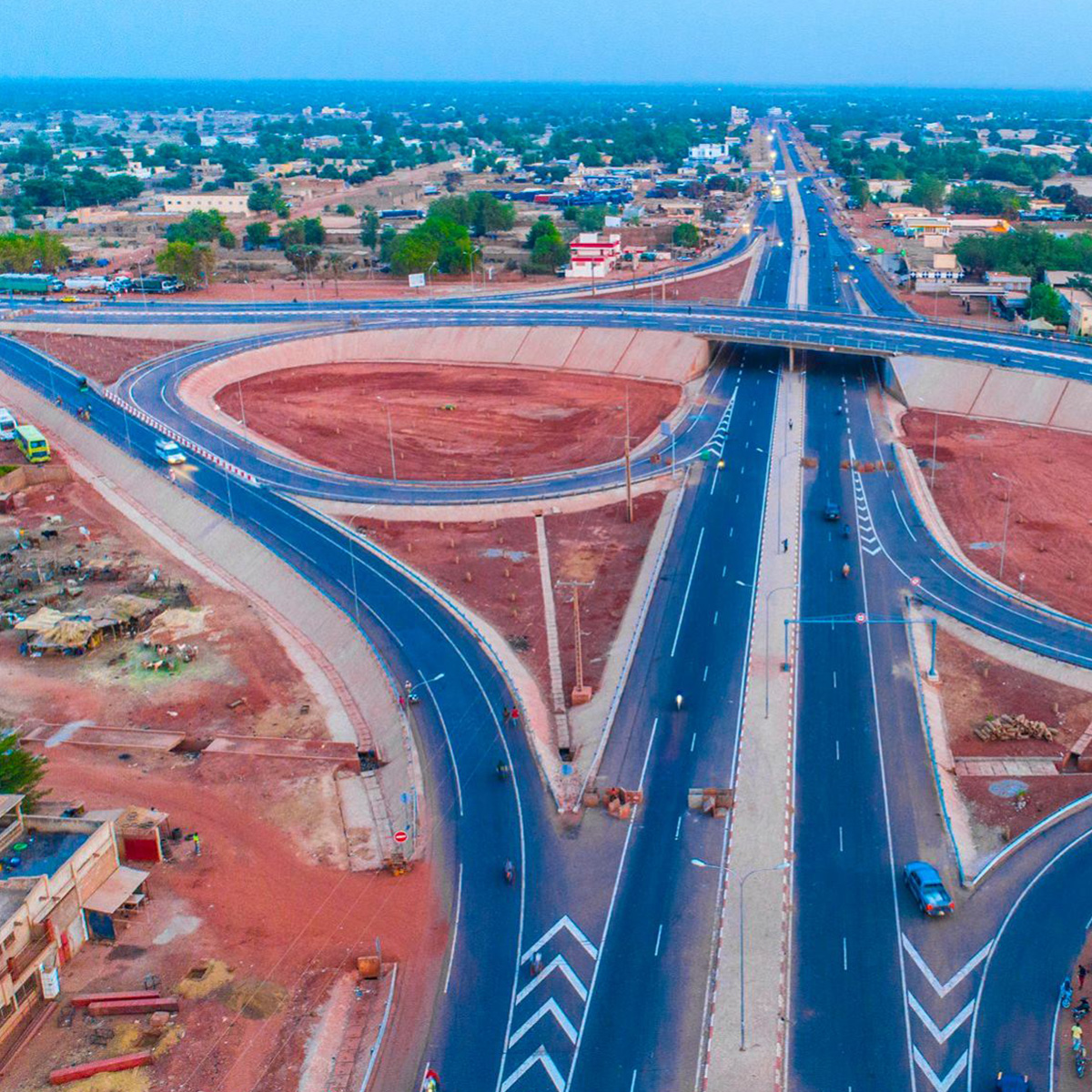 Contrôle et surveillance des travaux construction d’un Echangeur au Carrefour de la Route de Markala ainsi que l’aménagement de et le bitumage de 10 km de voiries à Ségou